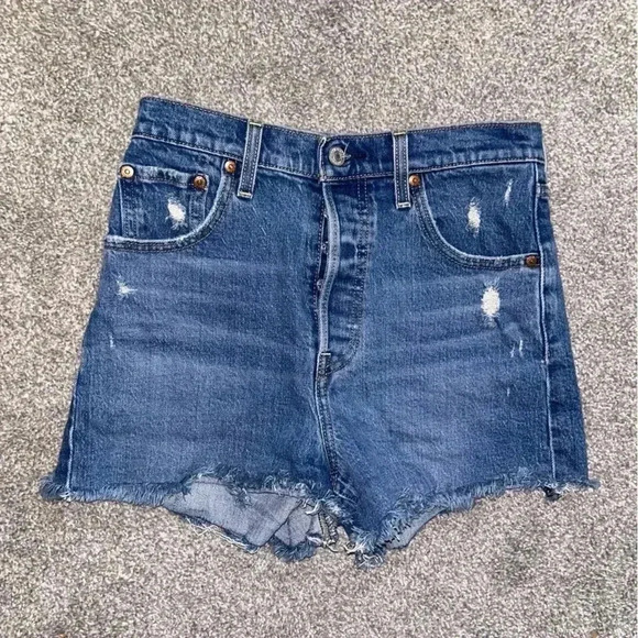 Levi's  Ribcage Shorts - Picture 1 of 5